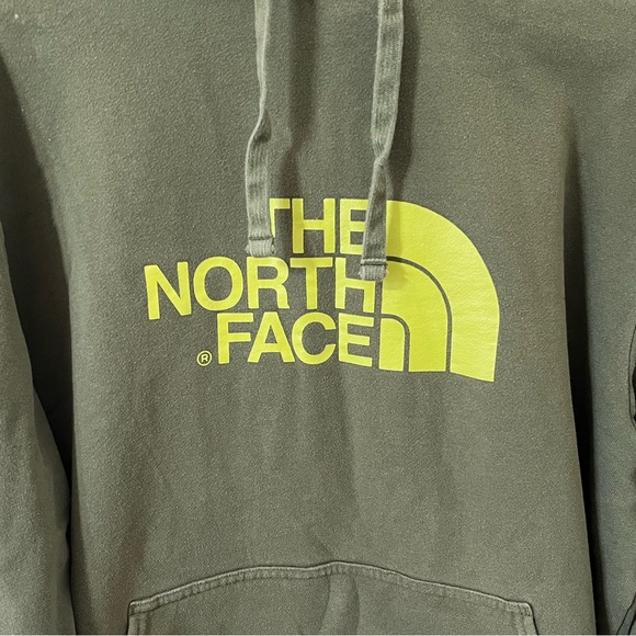 The North Face Men’s Olive Green Graphic Hooded Sweatshirt Size XL - Picture 2 of 10